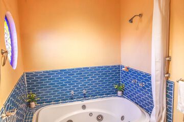 Jetted tub