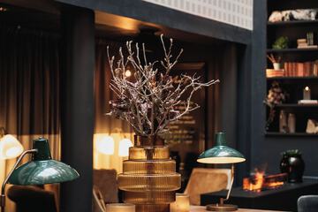Lobby lounge