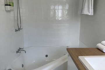 Jetted tub