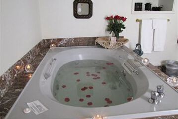 Deep Soaking Bathtub