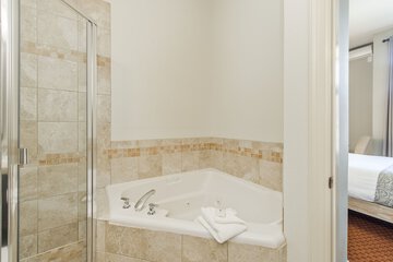 Jetted tub