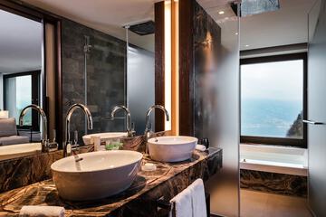 Bathroom sink