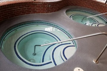 Indoor spa tub
