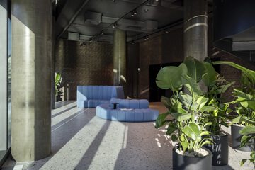 Lobby lounge