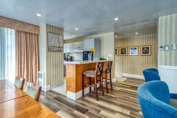 Room 52 of 143