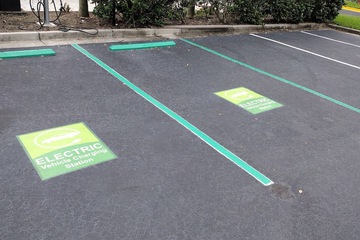 Electric vehicle charging station