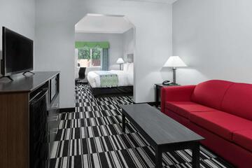 Days Inn & Suites by Wyndham Sulphur Springs