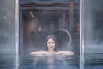 Indoor/outdoor pool