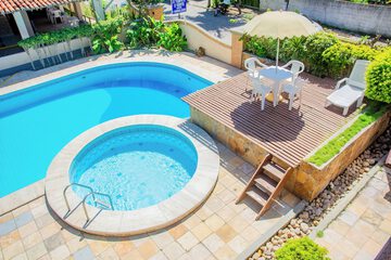 Pool waterfall