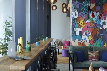 Lobby lounge
