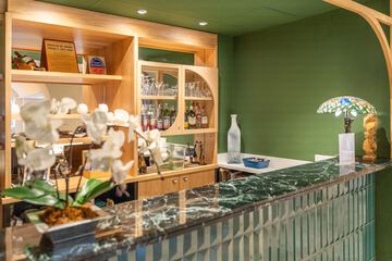 Snack bar