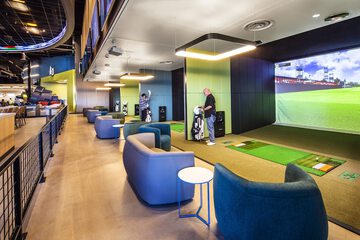 Indoor golf driving range