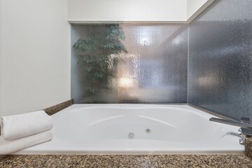 Private spa tub