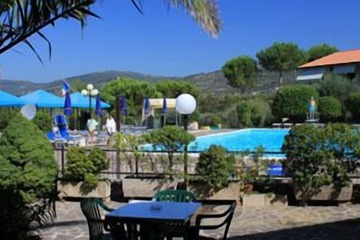 Poolside bar