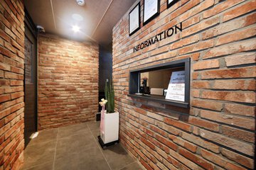 Check-in/check-out kiosk