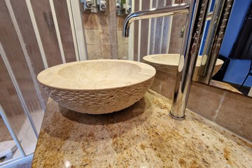 Bathroom sink