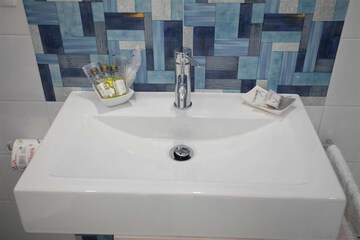 Bathroom sink