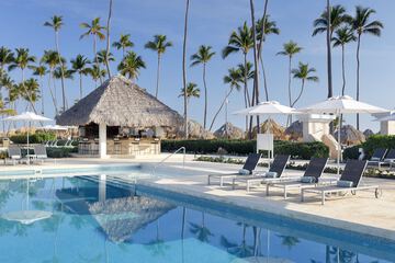 Poolside bar