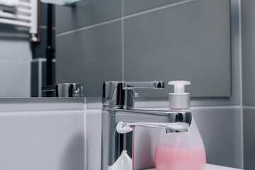 Bathroom sink
