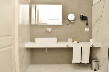 Bathroom sink