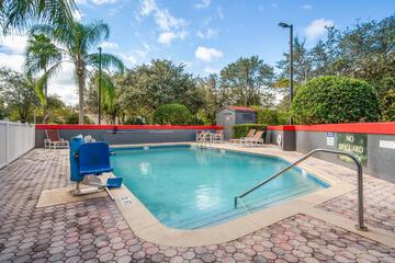 OYO Townhouse Orlando West