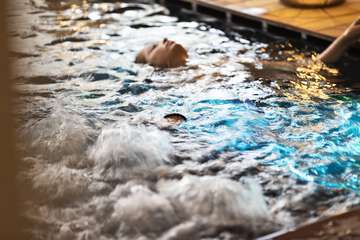 Indoor spa tub