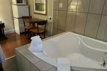Jetted tub