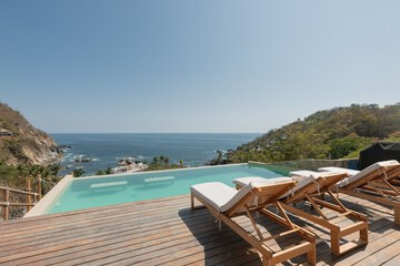 Infinity pool