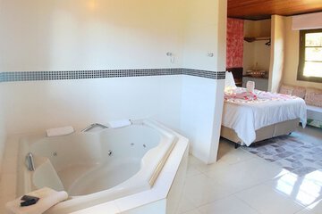 Jetted tub