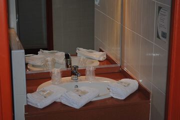 Bathroom sink