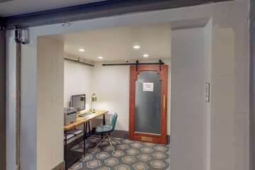 Business Center 27 of 28