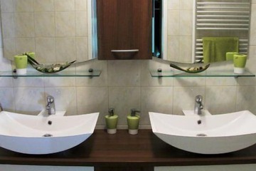 Bathroom sink