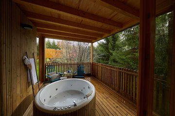 Private spa tub