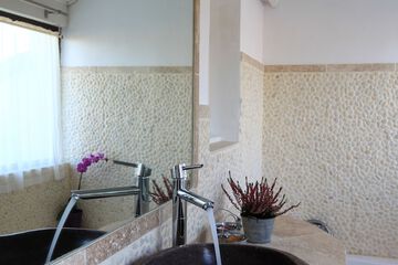 Bathroom sink