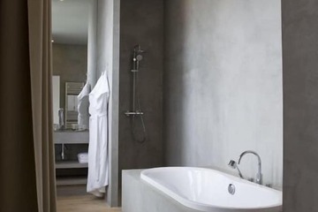 Deep soaking bathtub