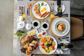 Breakfast meal