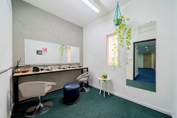 Hair salon