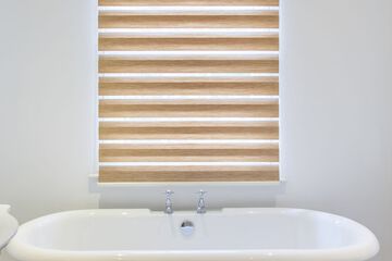 Deep soaking bathtub