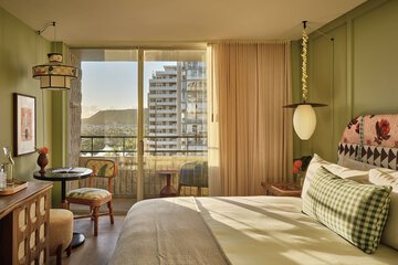 Waikiki Sand Villa Hotel