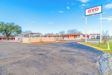 Capital O Hotel Beeville - US 181