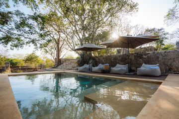 Indoor/outdoor pool