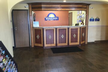 Check-in/check-out kiosk