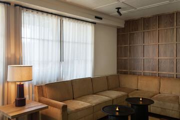 Lounge 36 of 37
