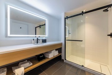 Room 15 of 81