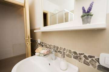 Bathroom sink