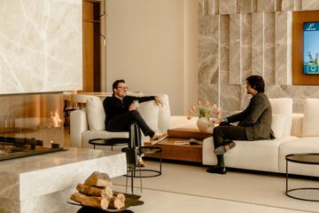 Lobby lounge