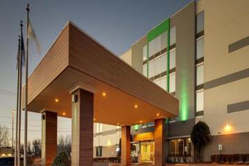Clarion Pointe Hopkinsville near The Bruce Convention Center