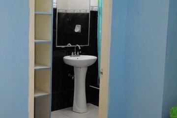 Bathroom sink