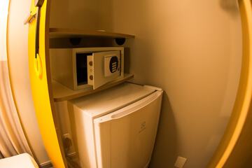 Mini-refrigerator