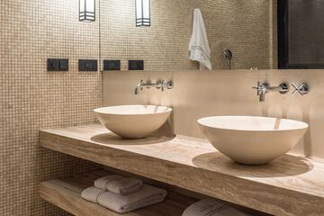 Bathroom sink